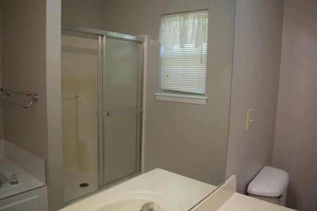 Building Photo - Great 3 Bed 2 Bath House In Ashland MO!