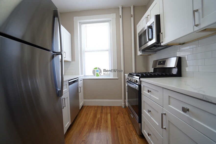 Building Photo - 79 Gordon St