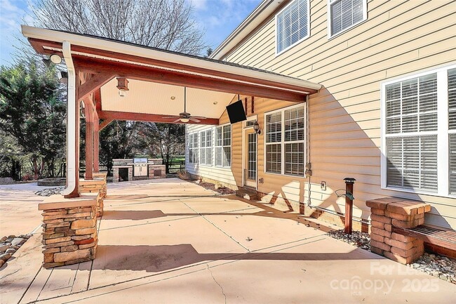 Building Photo - 9607 Royal Colony Dr