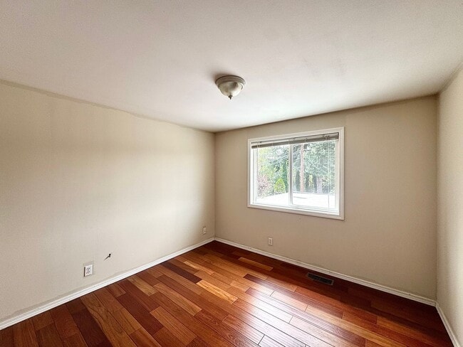 Building Photo - 170 154th Pl NE
