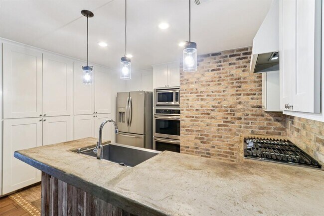 Building Photo - 24369 Bingham Creek Rd