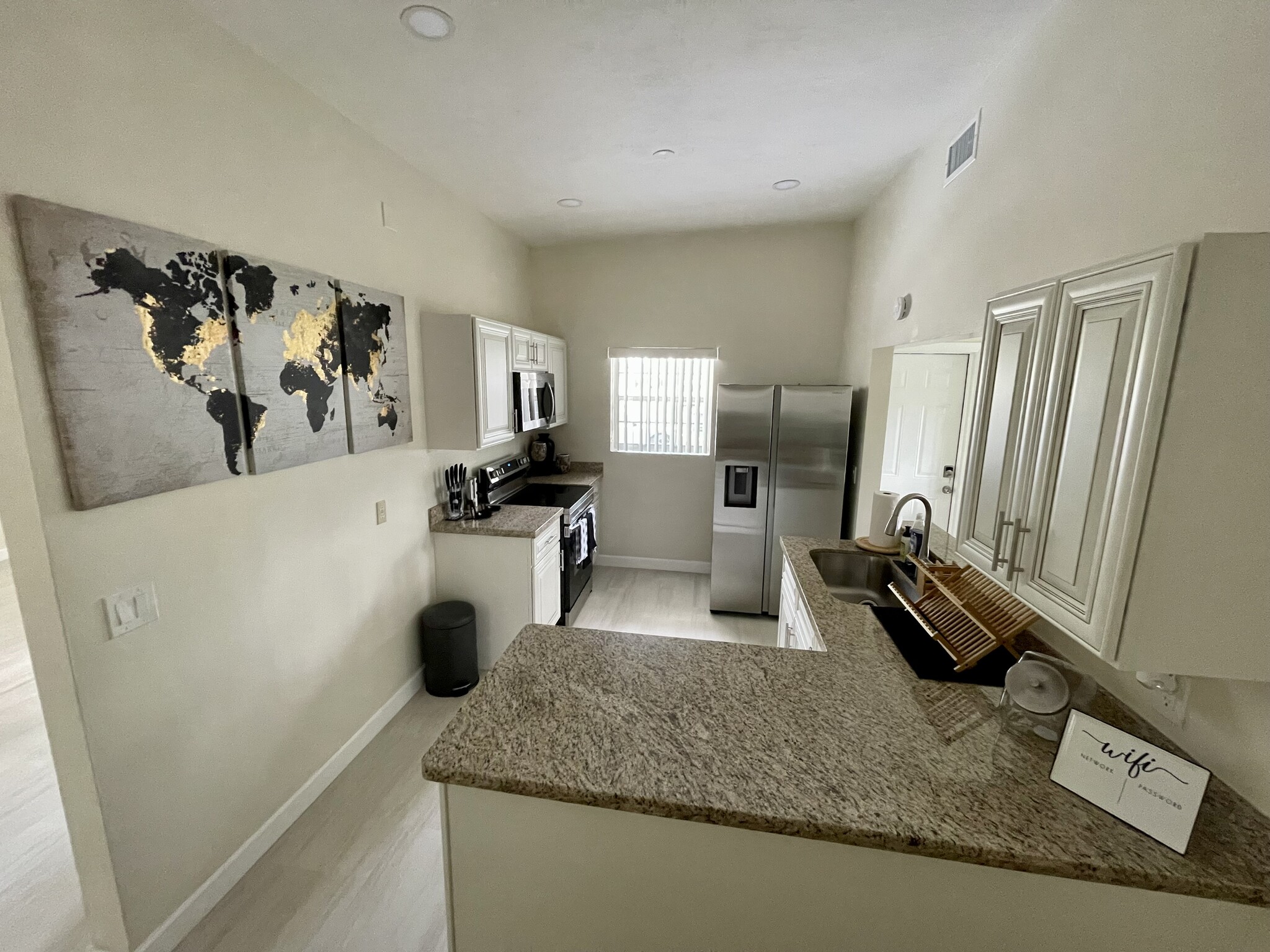 Building Photo - 307 E Kalmia Dr