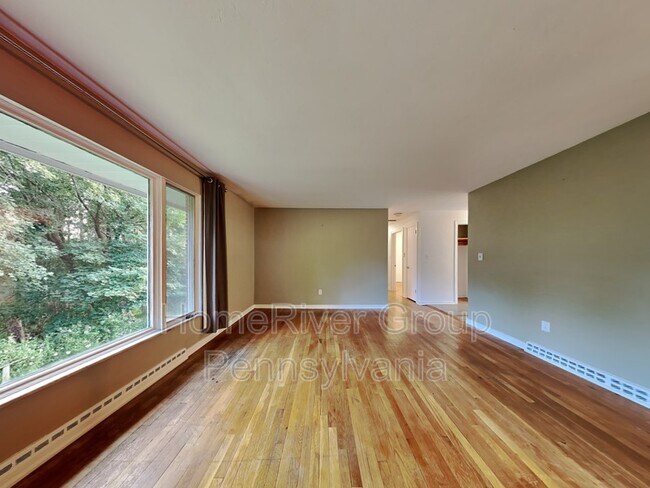 Building Photo - 1962 Shady Oak Dr