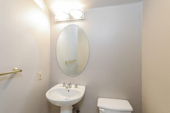 Building Photo - 572 Blackwood Terrace