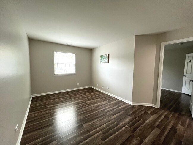 Building Photo - 546 E Shag Bark Ln