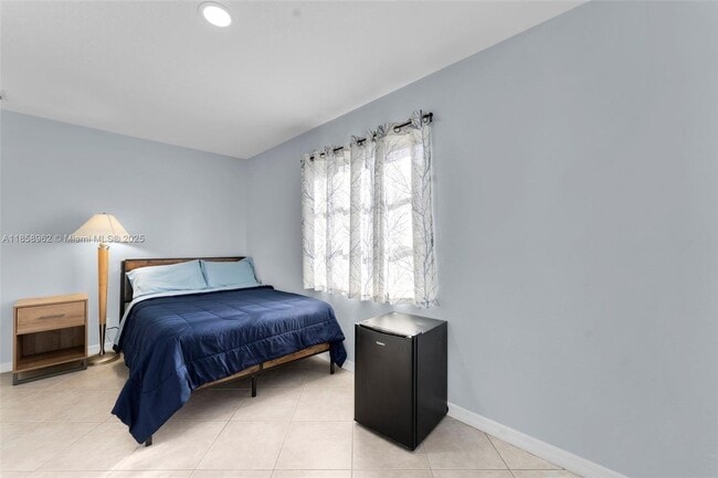 Building Photo - 820 SW 12th Ct