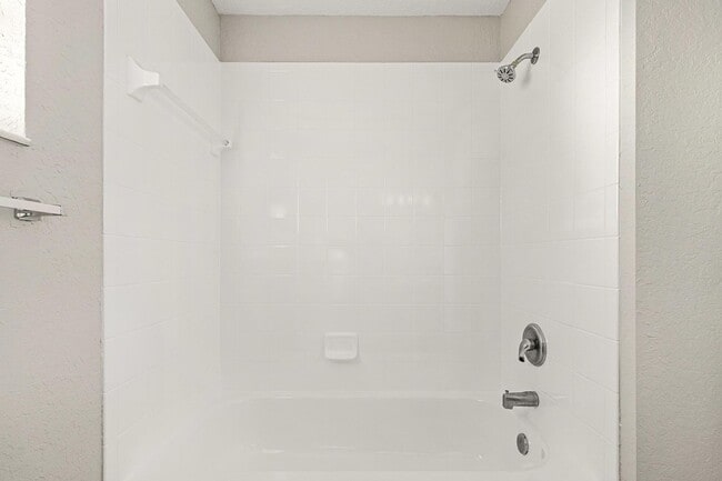 Building Photo - 3 Bedroom Home