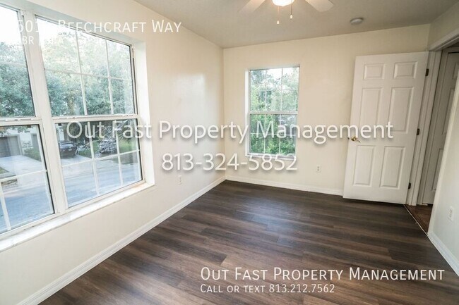 Building Photo - 5014 Beechcraft Way