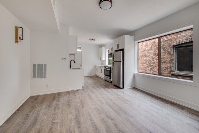 Building Photo - 3056 W Cortland St