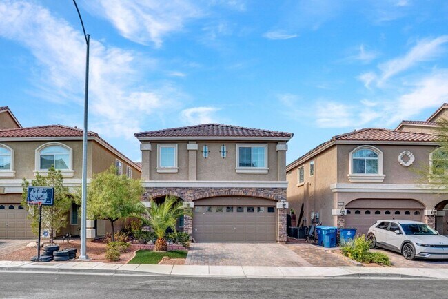 Building Photo - Beautiful 4 Bed 2.5 Bath Home Jones and Wa...