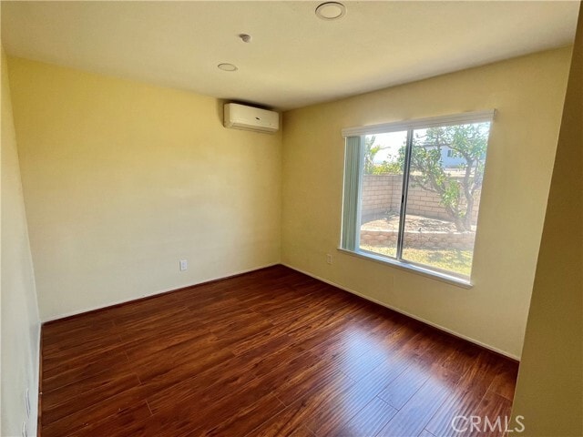 Building Photo - 4946 E Glenview Ave