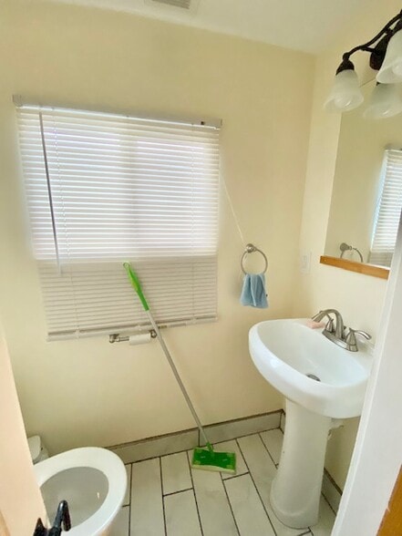 Building Photo - 34 Bentley St