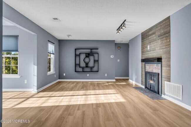 Building Photo - 106 Frontier Way