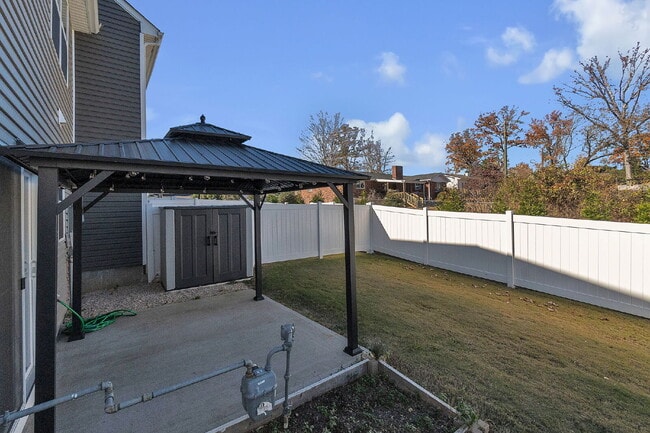 Building Photo - Beautiful 3 Bedroom, 2.5 Bathroom Townhome with 1-Car Garage $1,650/mo rent