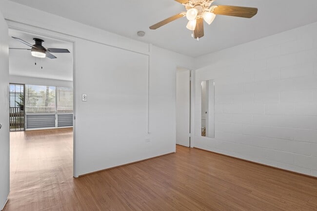 Building Photo - Charming Pualei Circle 1BR Condo with Parking, Pool & Utilities Included