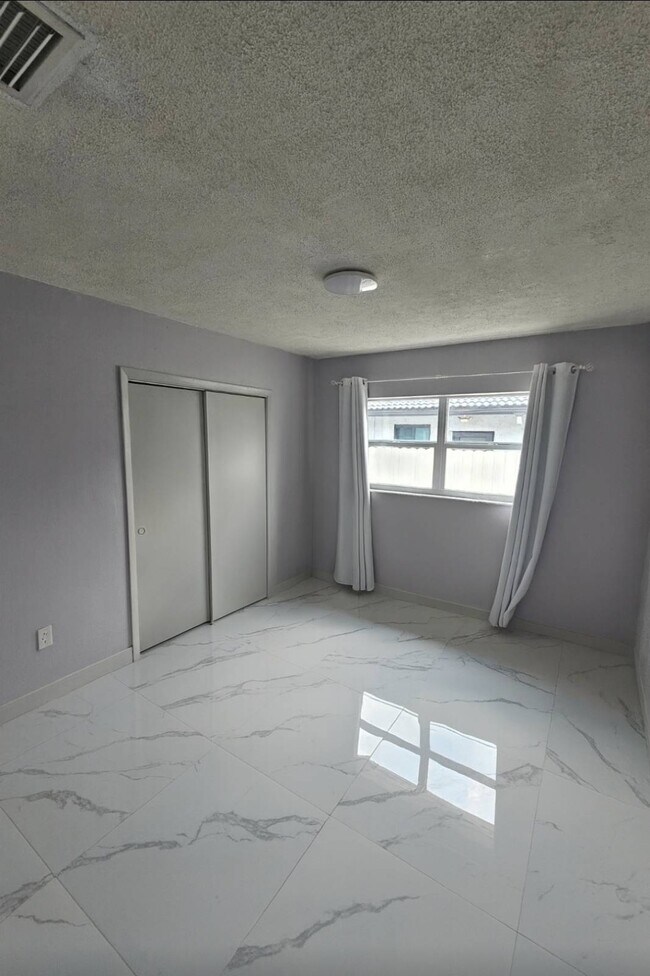 Building Photo - 2030 SW 23rd Ave