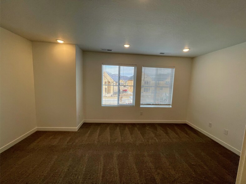 Building Photo - 122 E 1760 N