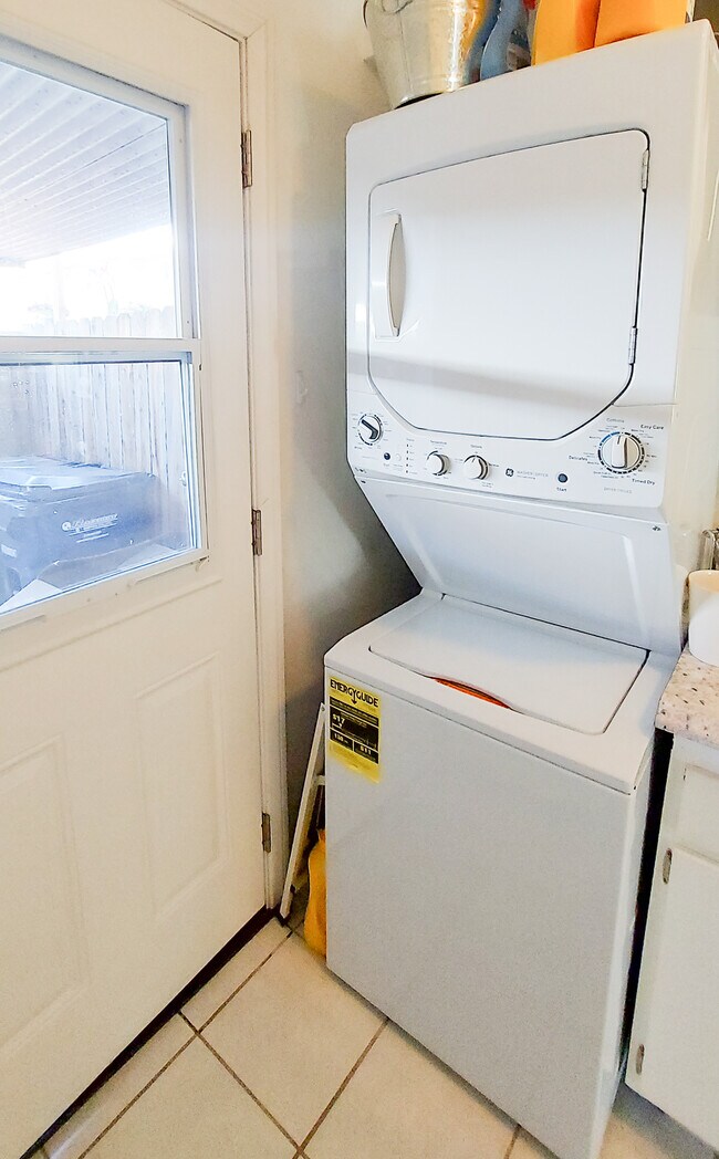 Building Photo - 19859 Kingswood Ln