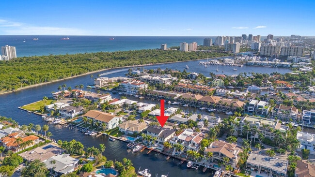 Building Photo - 2739 NE 15th St