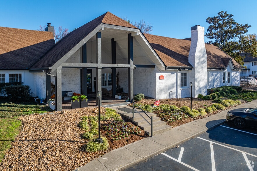 Primary Photo - The Grove Brentwood