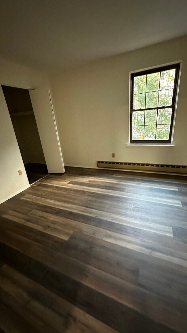 Building Photo - 1101 Bromley Est