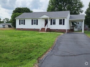 Building Photo - 3 Bedroom 2 Bath Brick Rancher in Mechanic...
