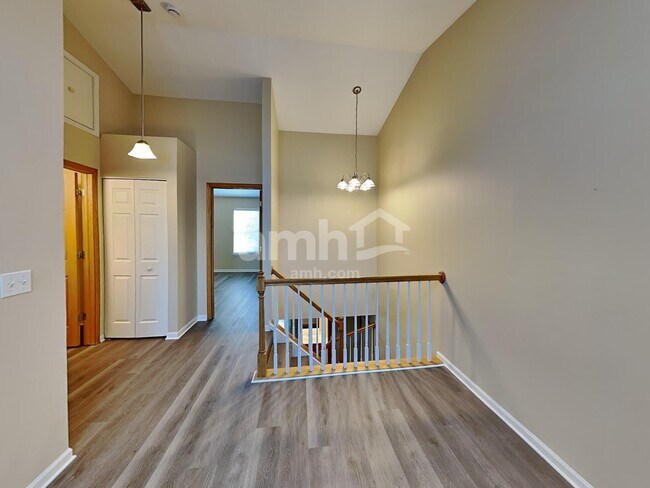 Building Photo - 1440 Summerhill Dr