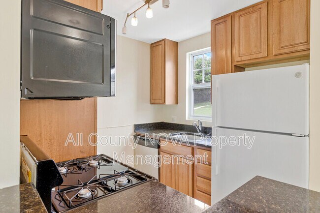 Building Photo - 2511 Kent Town Pl