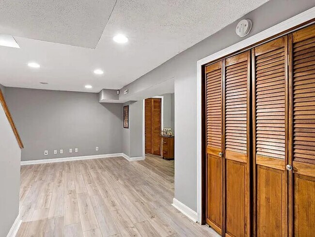 Building Photo - 47 47 Morgan Ave