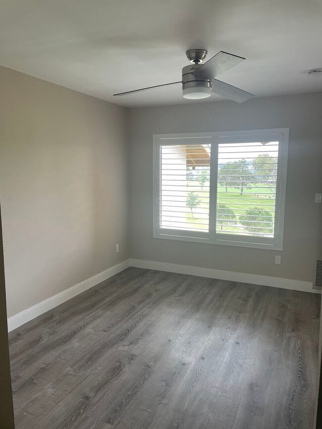 Building Photo - Gorgeous Upper Unit Condo in Fairway Knoll...