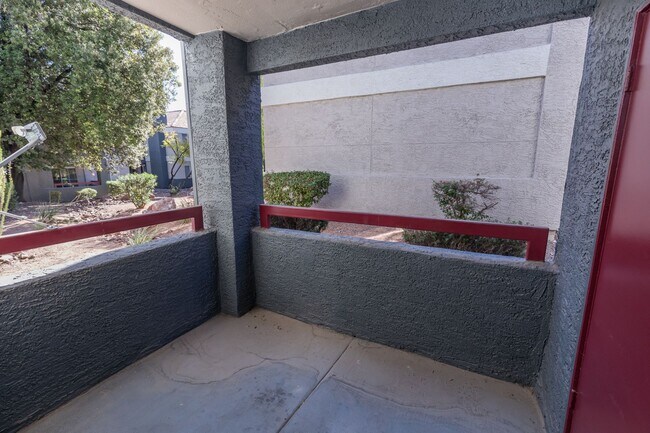 Building Photo - - Available 2 Bedroom Downstairs Condo at ...