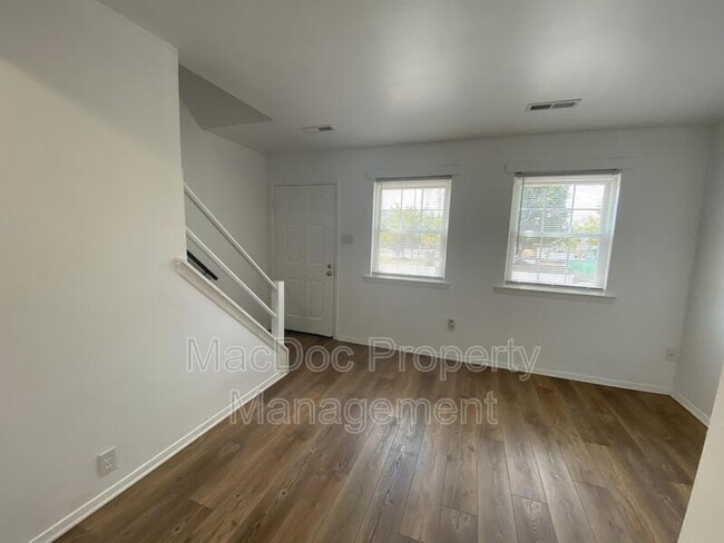 Building Photo - 611 Anvil Rd