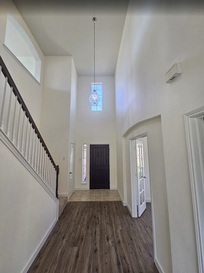 Building Photo - 10421 Trevino Ln