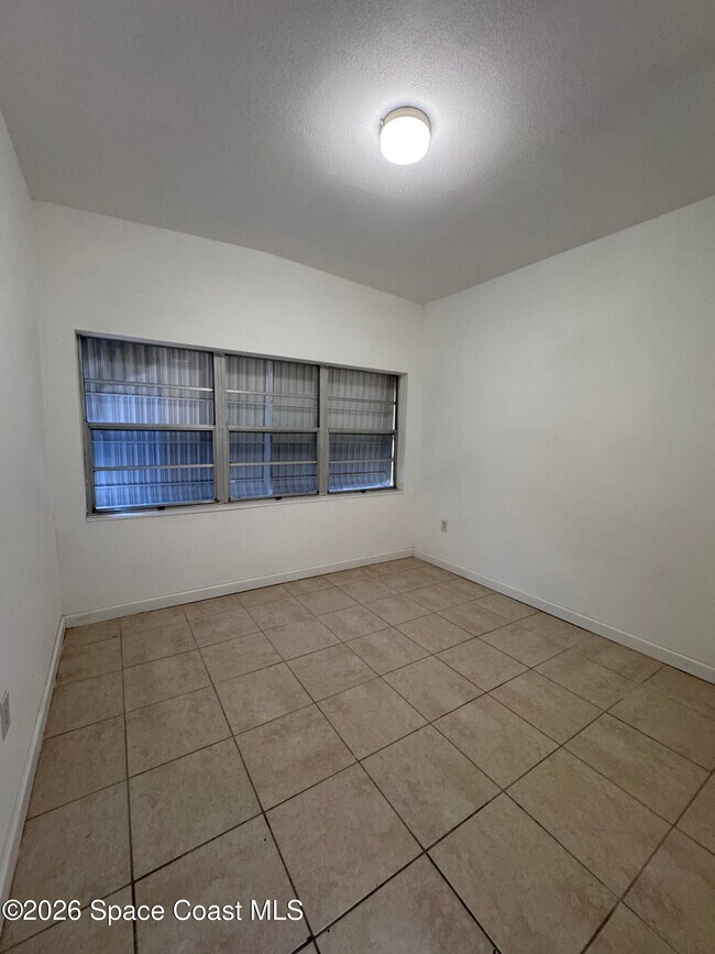 Building Photo - 305 Edinburgh Dr