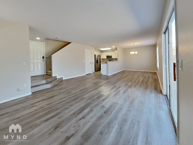 Building Photo - 11802 W Laurel Ln