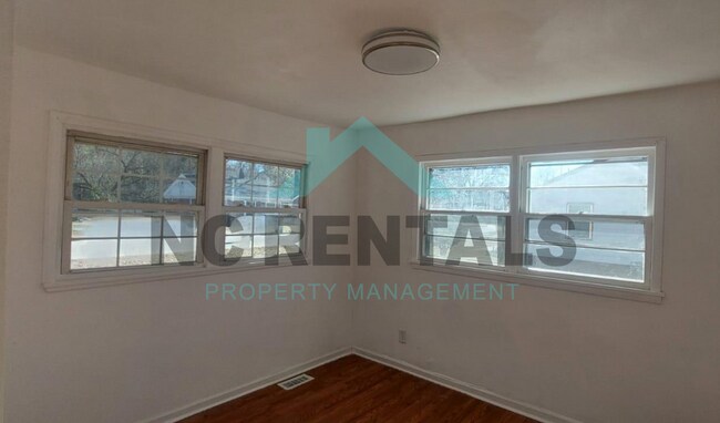 Building Photo - 1332 Proctor St