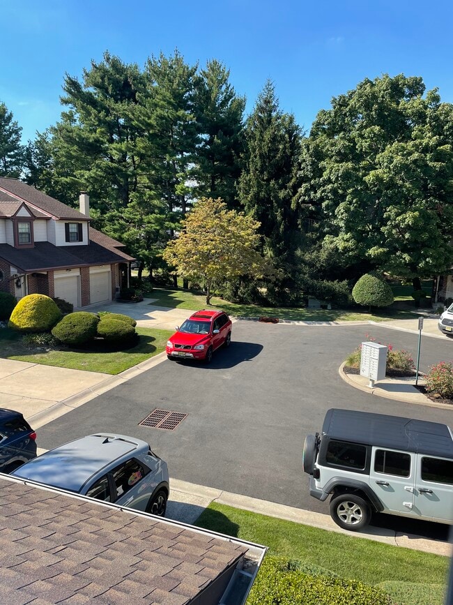 Building Photo - 30 Greensward Ln