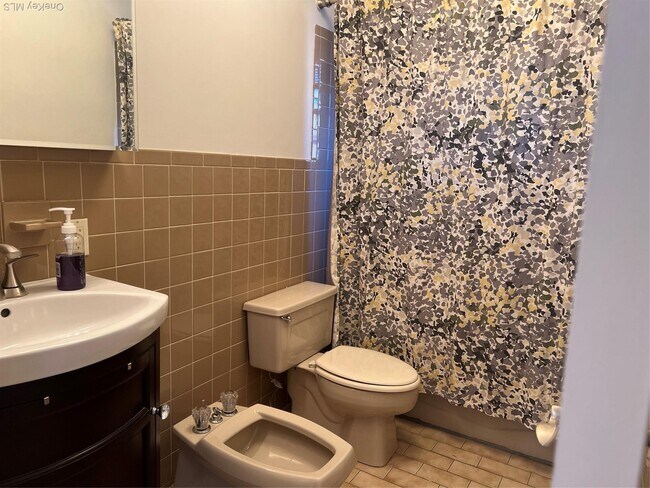 Building Photo - 69 Veltri Ln