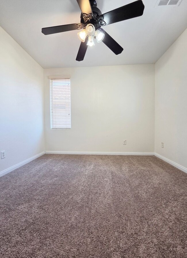 Building Photo - Spacious 4 Bed Home with Loft & 3-Car Garage