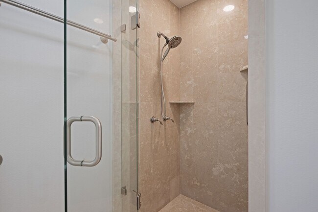 Building Photo - Extremely Rare Opportunity – 2 Bed / 2.5 Bath Luxury Condo at El Escorial Villas at East Beach