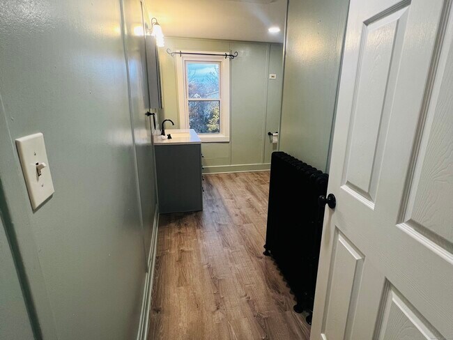 Building Photo - 20 Lee Ave