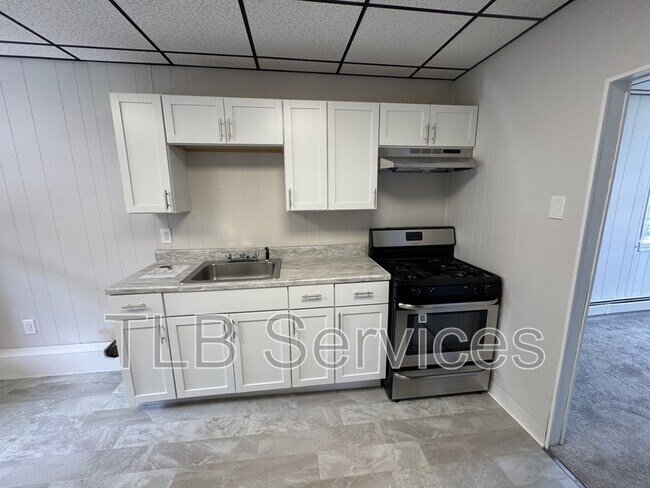 Building Photo - 139 Sand St