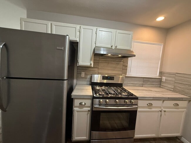 Building Photo - Yik Properties #1 (1904 Alex Ave)