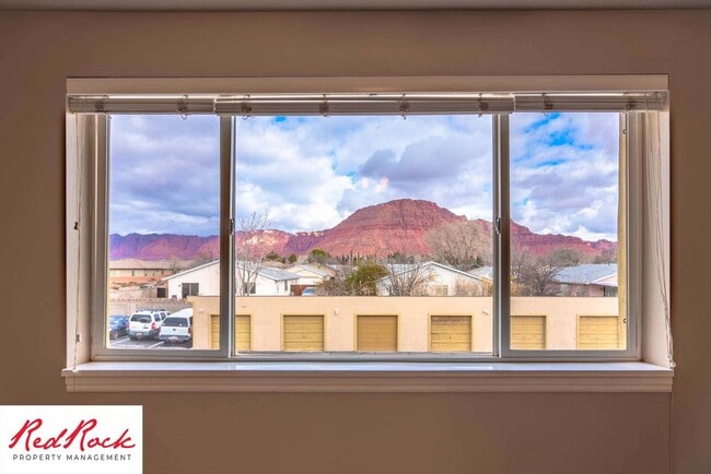 Building Photo - Dog Friendly! Great 2 Bedroom, 2 Bathroom ...