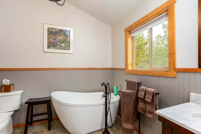 Building Photo - 55823 Wood Duck Dr