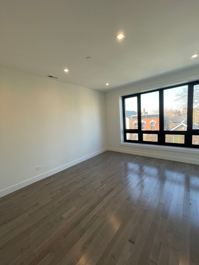 Building Photo - 719 N Elizabeth St