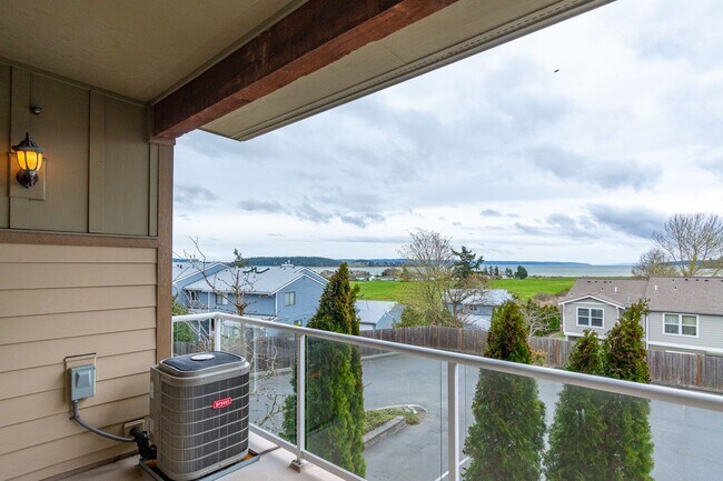 Building Photo - Spacious 2 Bed 2 Bath Condo with Private Balcony