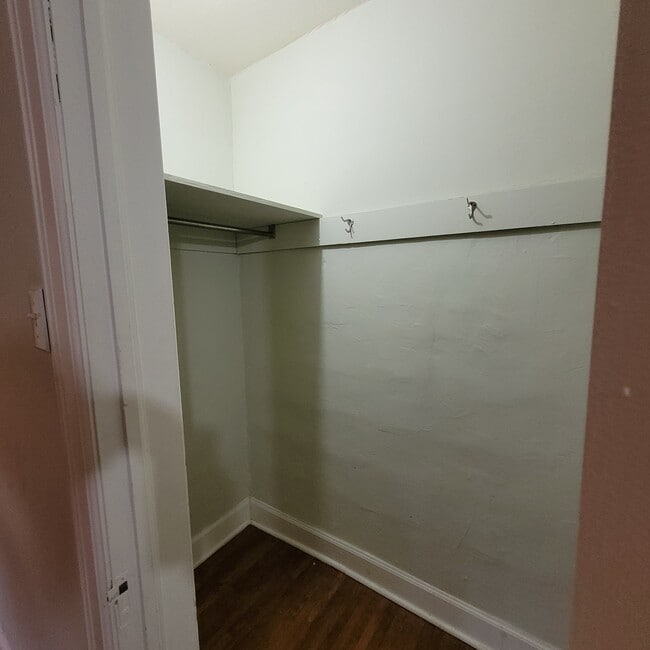 Building Photo - 3437 Edgemont St