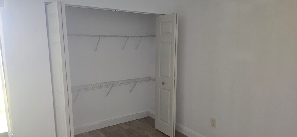 Building Photo - 6325 SW 138th Ct
