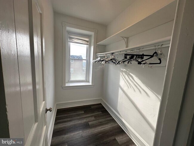 Building Photo - 401 Righter St